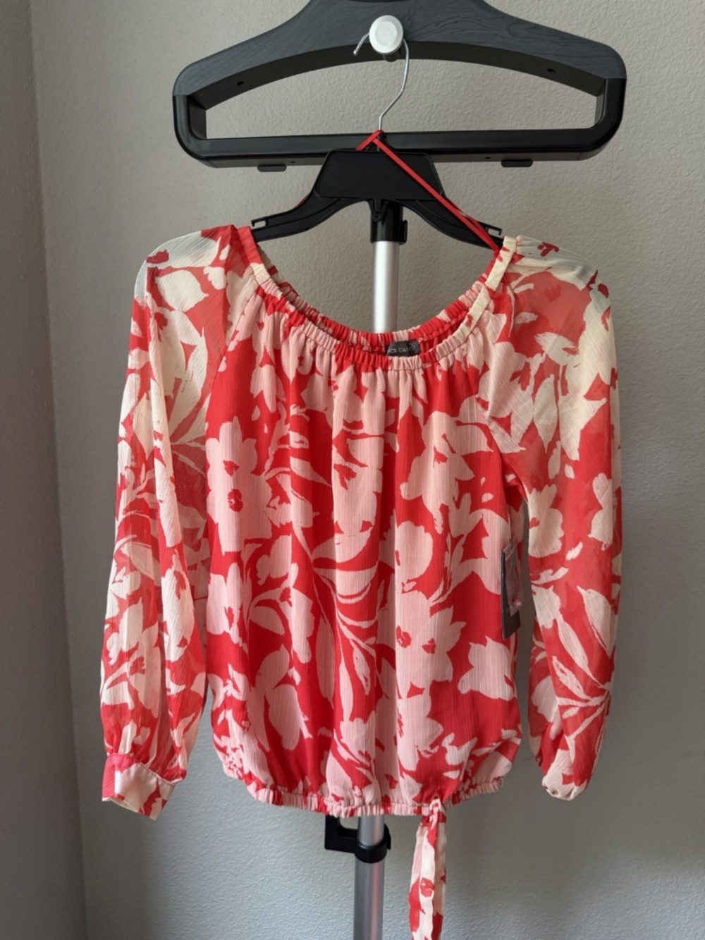 Vince Camuto Women's Red/White Floral Round Neck Long Sleeve Tie Blouse XS